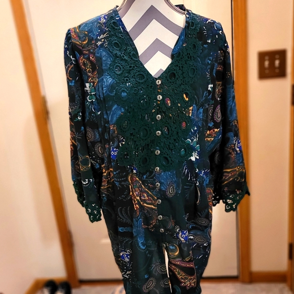 NWOT beautiful blouse by Denim 24/7 sz 22W.